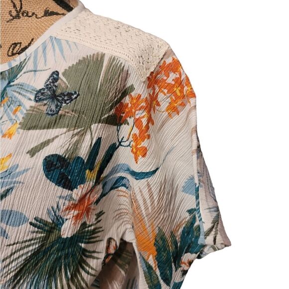 Tropical Keyhole front Shoulder laced Top Med and Large Available NWOT - Picture 3 of 6